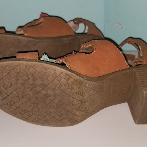 Pompom sandals - Picture 4 of 4